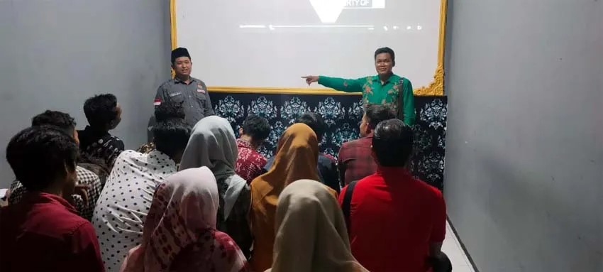 Mahasiswa-Fakultas-Hukum-Universitas-Billfath-Belajar-Kepemiluan-ke-KPU-Lamongan.jpg